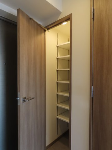 大阪市淀川区三津屋北２丁目の賃貸マンションの収納
