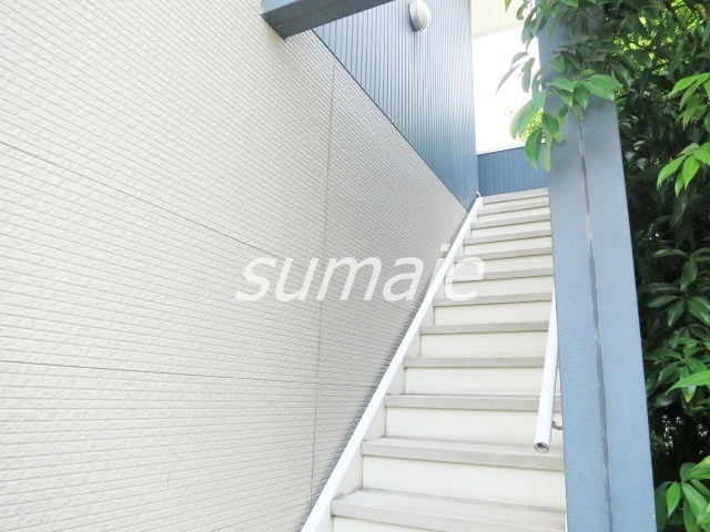 ヴィラージュ志伊Ⅱのその他共用部分|2階へのお部屋はこちらの階段から♪