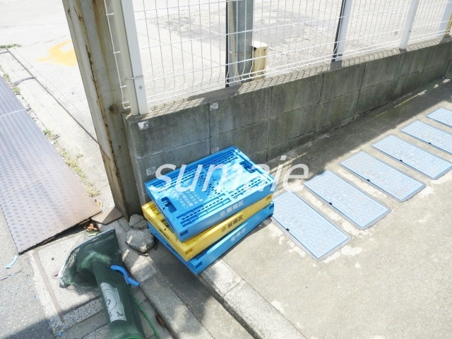 ヴィラージュ志伊Ⅱのその他共用部分|燃えないゴミ置場は敷地内です♪