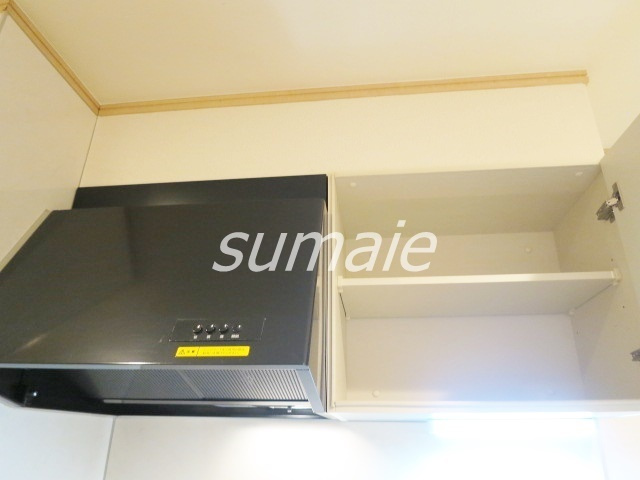 ヴィラージュ志伊Ⅱのキッチン|キッチン上部の収納と換気扇です♪