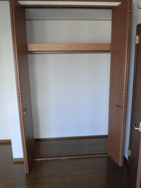 ロンウェル菊名　Ａ棟の収納|主寝室のクローゼット