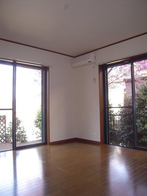 ロンウェル菊名　Ａ棟の洋室|洋室8帖♪2面採光♪