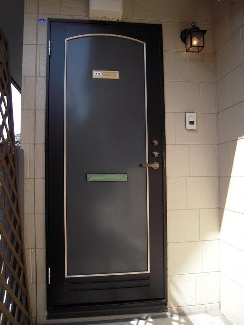 ロンウェル菊名　Ａ棟の玄関