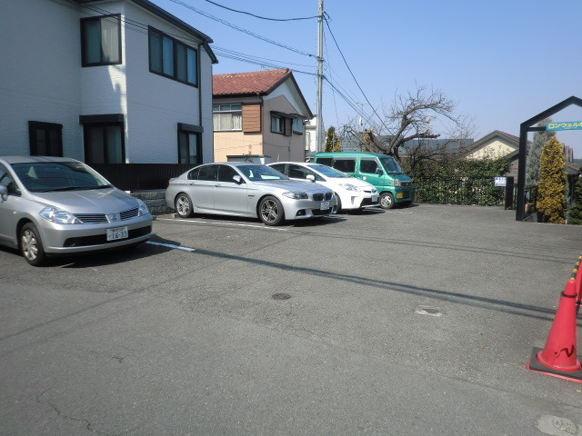 ロンウェル菊名　Ａ棟の駐車場