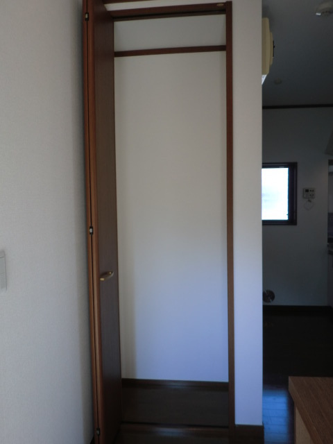 ロンウェル菊名　Ａ棟の収納|玄関収納！高さがあるので様々な用途で使えます。