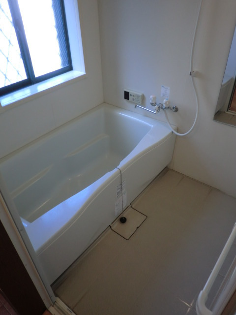 ロンウェル菊名　Ａ棟の浴室|大きな方でもゆったりつかれますよ！