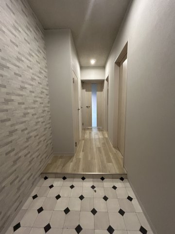 朝霧マンションB棟の玄関