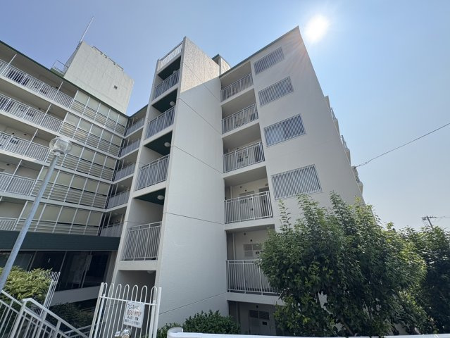 朝霧マンションB棟の外観
