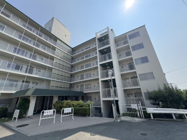 朝霧マンションB棟の外観