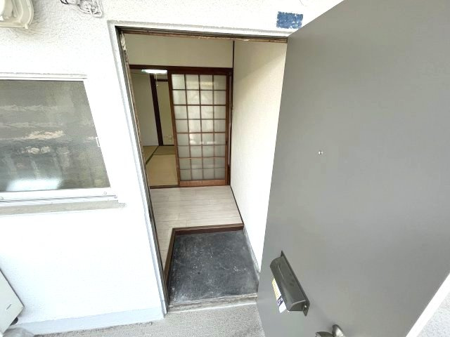 太陽マンション　西棟の玄関