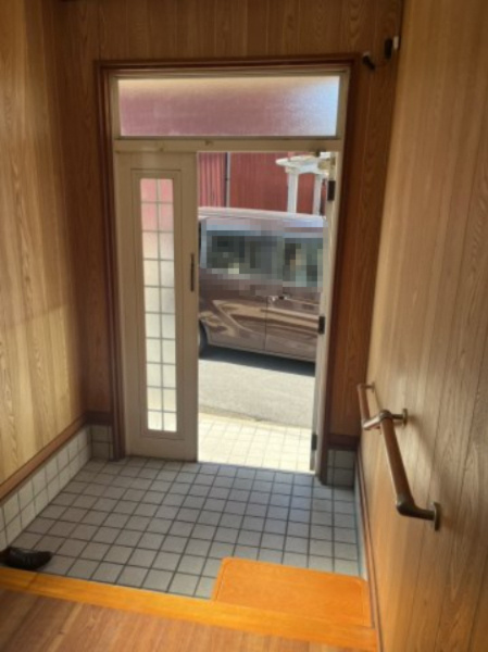 網干区余子浜iz中古売家の玄関