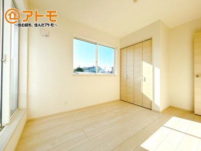【子供部屋】 | 御殿場市御殿場1期　新築一戸建て　2号棟 | 収納豊富な洋室は使い勝手良好です！