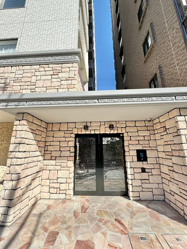 プレジオ難波ASIANのエントランス