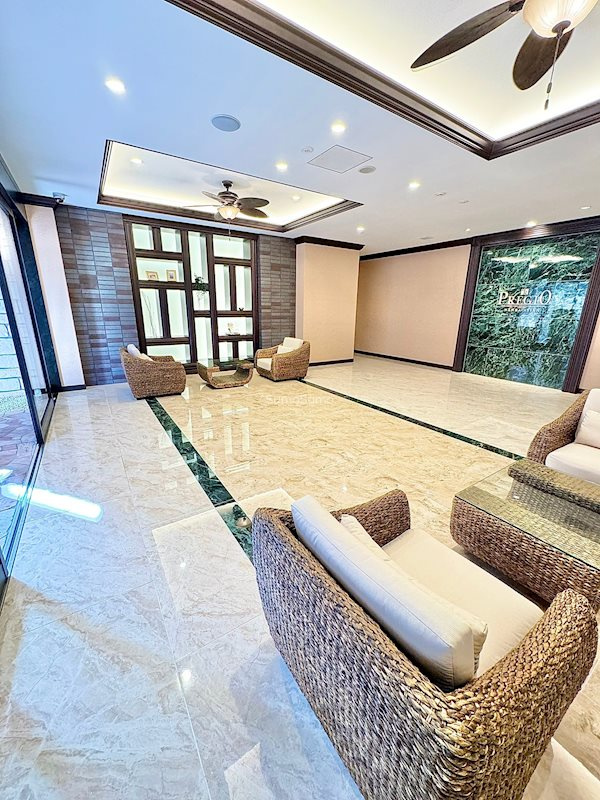 プレジオ難波ASIANのロビー