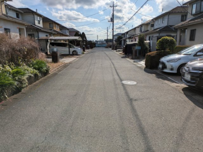 八街市山田台　中古戸建の前面道路含む現地写真|前面道路含む現地写真です