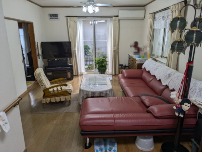 八街市山田台　中古戸建の居間・リビング|こちらの居間で趣味の時間をお楽しみください