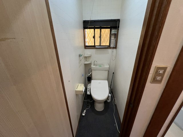 千葉県市原市南岩崎　中古戸建のトイレ|シンプルで使いやすいトイレです