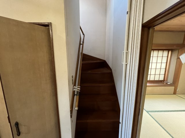 千葉県市原市南岩崎　中古戸建のその他|階段