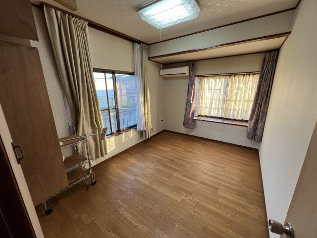 千葉県市原市南岩崎　中古戸建の洋室|２面採光の明るいお部屋です