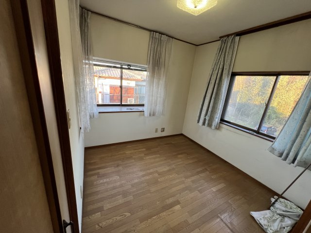 千葉県市原市南岩崎　中古戸建の洋室|２面採光のお部屋です