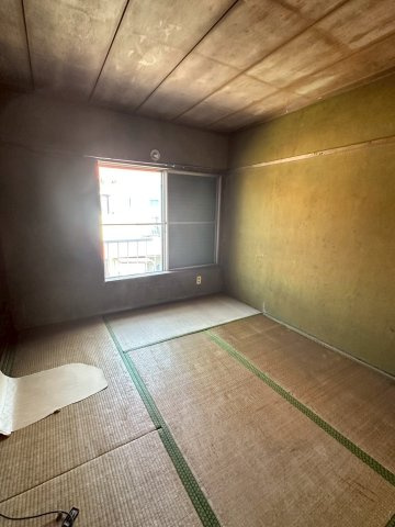 千葉県柏市花野井　中古テラスハウスの和室|玄関側の2階和室です