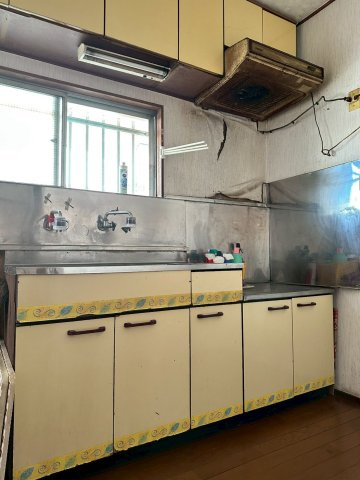 千葉県柏市花野井　中古テラスハウスのキッチン|コンパクトなキッチンで掃除もラクラク