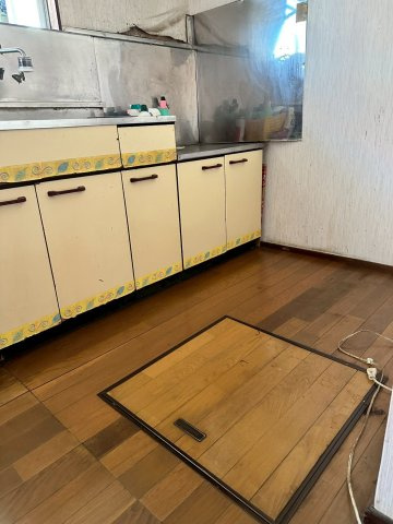 千葉県柏市花野井　中古テラスハウスのキッチン|床下収納があります