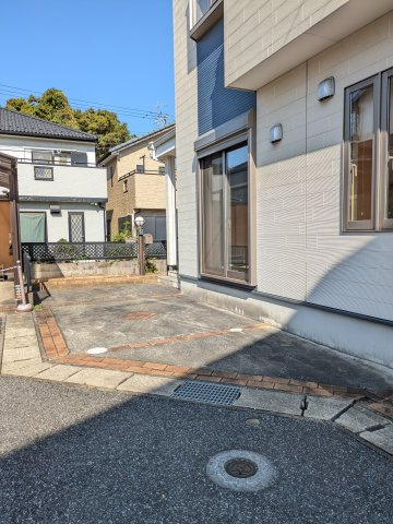 緑区平山町　中古戸建の駐車場|カースペースがあります