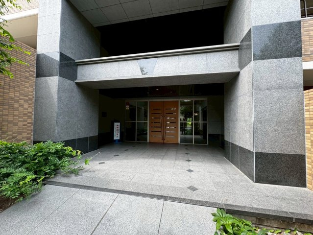 ソフィア柏公園1号棟のエントランス|落ち着いたエントランスです