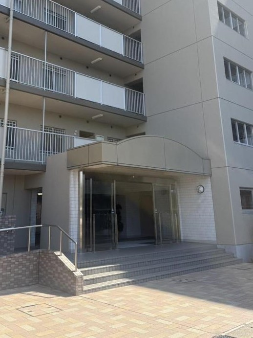 ファミール谷津のエントランス|落ち着いたエントランスです