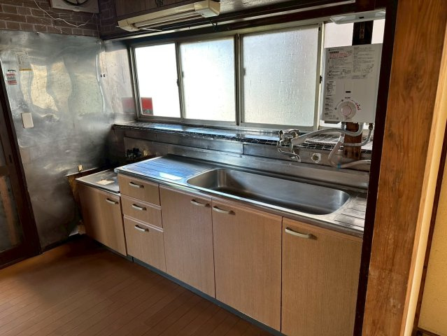 千葉県茂原市高師 中古戸建のキッチン|コンパクトなキッチンで掃除もラクラク