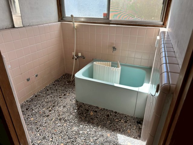 千葉県茂原市高師 中古戸建の浴室|日々の暮らしに欠かせないお風呂です