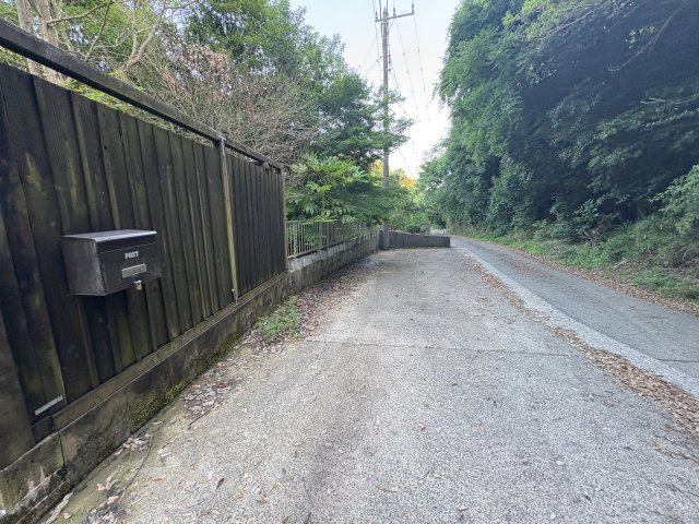 【10畳以上居室有】館山市正木　中古戸建ての前面道路含む現地写真|前面道路含む現地写真です