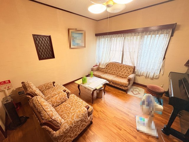 【10畳以上居室有】館山市正木　中古戸建ての洋室|落ち着いた色調の洋室です