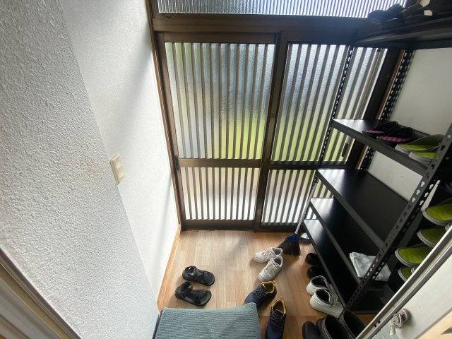 【民泊可！】勝浦市松部   3階建 の玄関|明るい玄関です