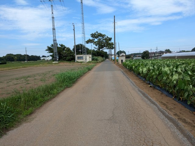 八街市山田台　土地の前面道路含む現地写真