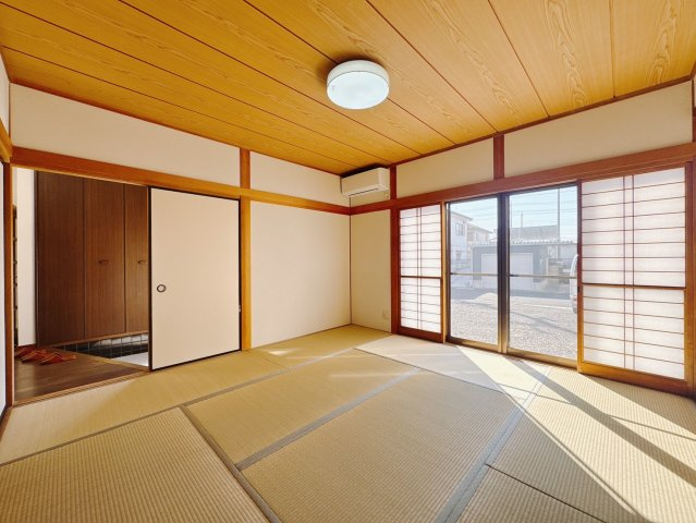 【中古戸建】足利市山川町の和室|■和室｜和室を書斎にしたり、冬にはコタツを敷いて年越しをするのもいいですね。家族みんなのお気に入りの空間になります♪