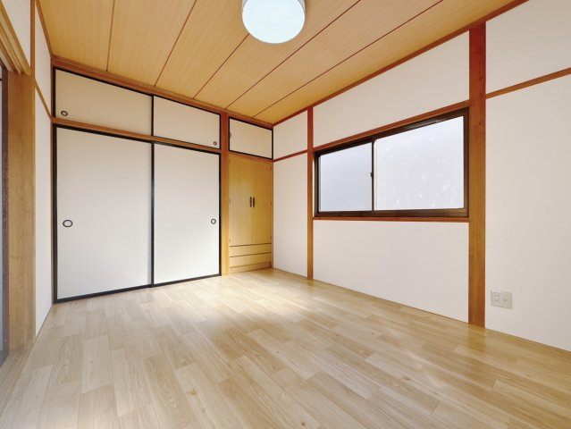 【中古戸建】足利市山川町の洋室|■洋室｜2階各居室には収納をご用意しています♪常にお部屋を綺麗に保てます！小さなお子様も自然とお片付けができるようになるのでうれしいですよね！