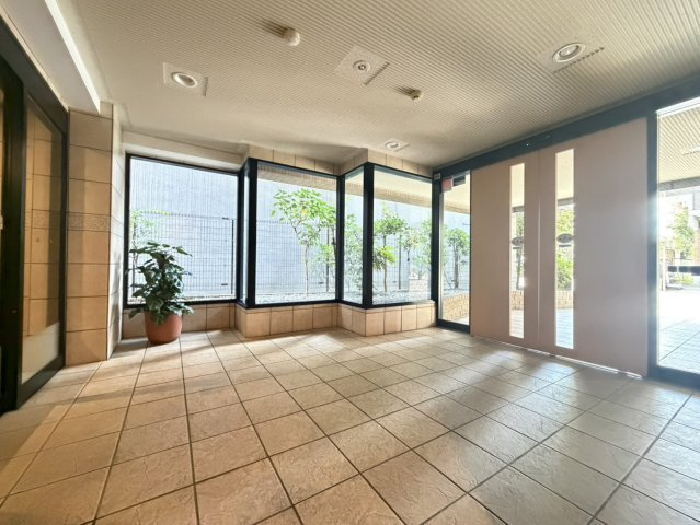 練馬区石神井台８丁目の中古マンション|毎日通るエントランスはこのようになっています。
