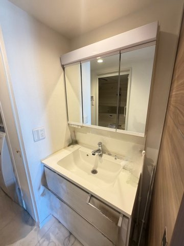 練馬区石神井台８丁目の中古マンションの独立洗面台|朝の支度にも助かる、独立の洗髪洗面化粧台
お問い合わせはあなぶきレジデンシャル流通まで
TEL：03