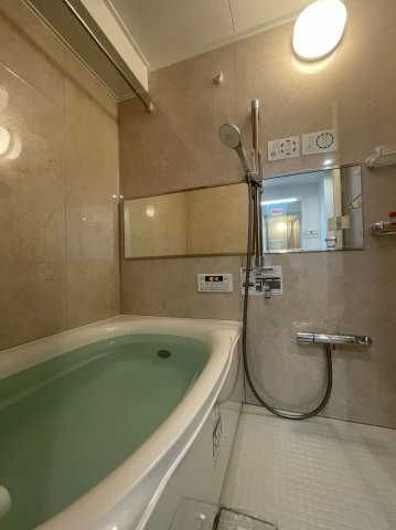 ユテライズ根岸の浴室|落ち着いた空間のお風呂です