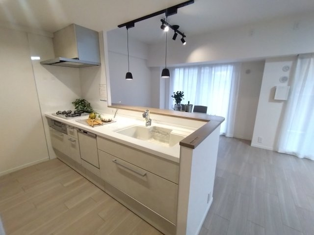 ジェイパーク北千住モナクレイスのキッチン|キッチンでお料理をお楽しみください