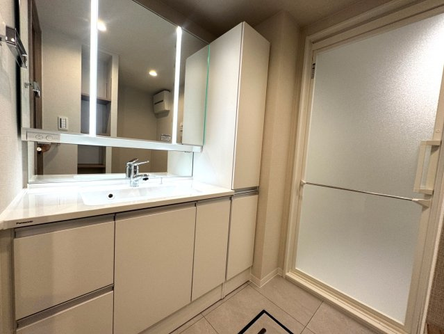 ジェイパーク北千住モナクレイスの洗面所|コンパクトで使いやすい洗面所