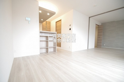 【居間・リビング】 | コンフォールえのき　参番館 | 清潔感のある明るいリビング♪