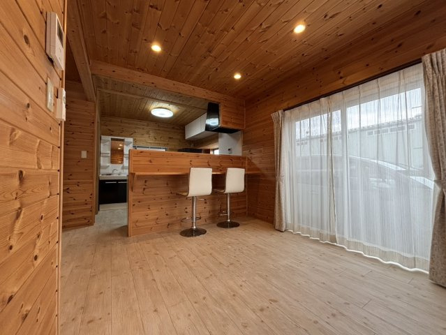 埼玉県鶴ヶ島市下新田 OC物件の居間・リビング|ゆったりとしたリビングです