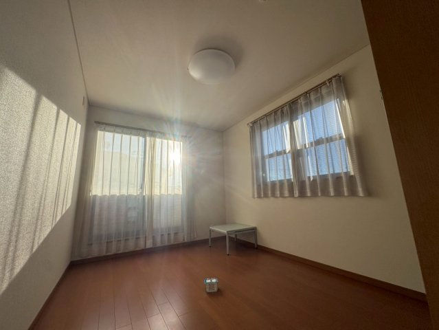 -三丁目不動産-　深谷市国済寺町　平成20年築の洋室|明るい洋室です