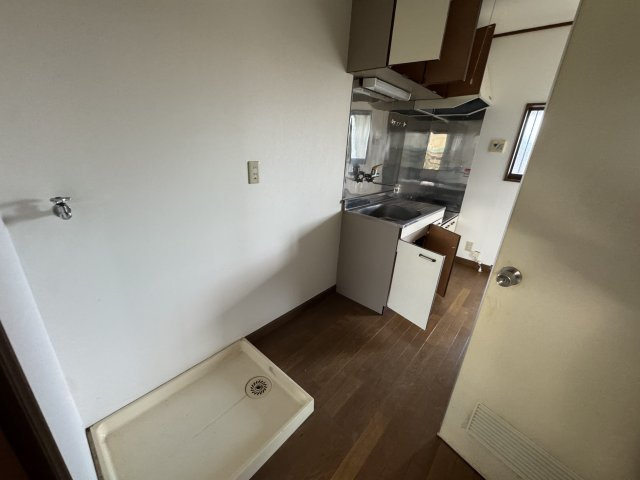 -三丁目不動産-深谷市上柴町東　寮の内装|明るい室内です