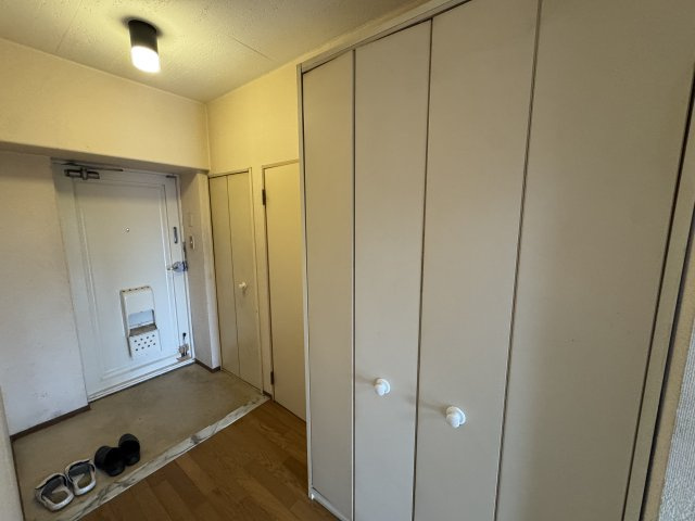 －三丁目不動産-　本庄スカイハイツB棟4階　EV付　内工事の玄関|落ち着いた玄関です
