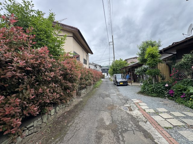 －三丁目不動産-　秩父市近戸町　敷地広々約114坪の外観