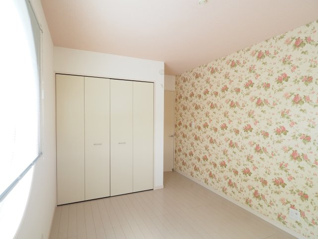 【その他】 | 中古戸建　仁井田字中川原 | 大きなクローゼットがあるのでお部屋の整理整頓に役立ちます♪クローゼットを活用することでお部屋を広くお使いいただけますね♪